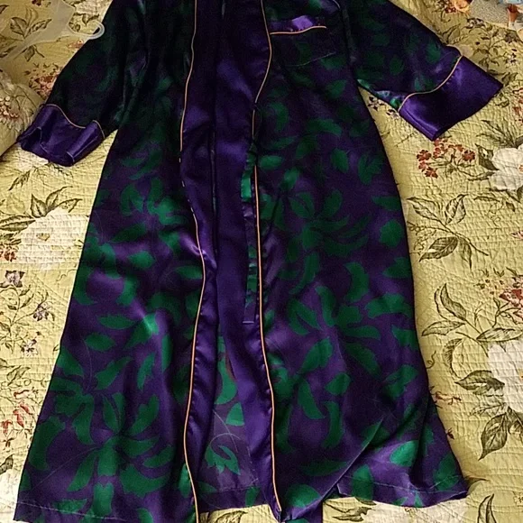 Vintage Victoria's Secret Gold Label Robe - Picture 10 of 16